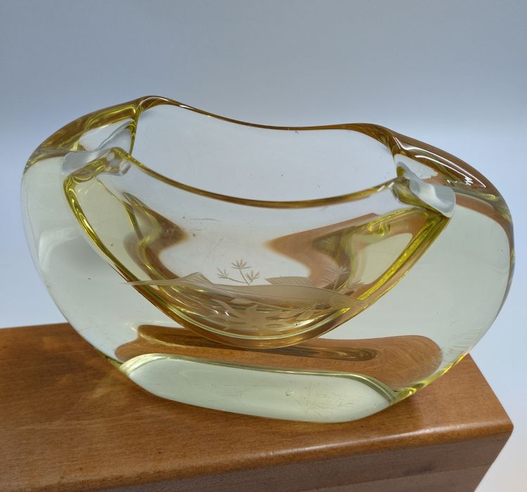 Ваза от стъкларски завод "железни брод"