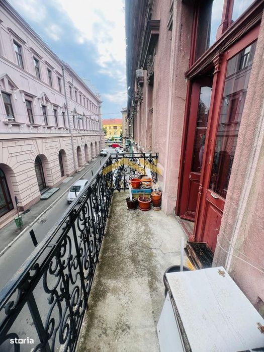 Apartament (pretabil pentru Birou ,Cabinet etc.) de vanzare in centru.