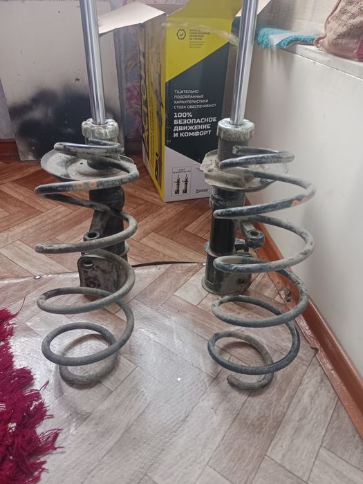 Продам стойки с пружинами