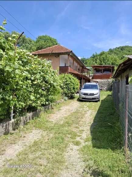 Vând casă cu livada în Câmpulung Muscel 3 camere și teren 1320 mp
