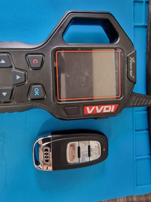 Нов ключ audi a4 b8,a5,Q5 868mhz Европейски.