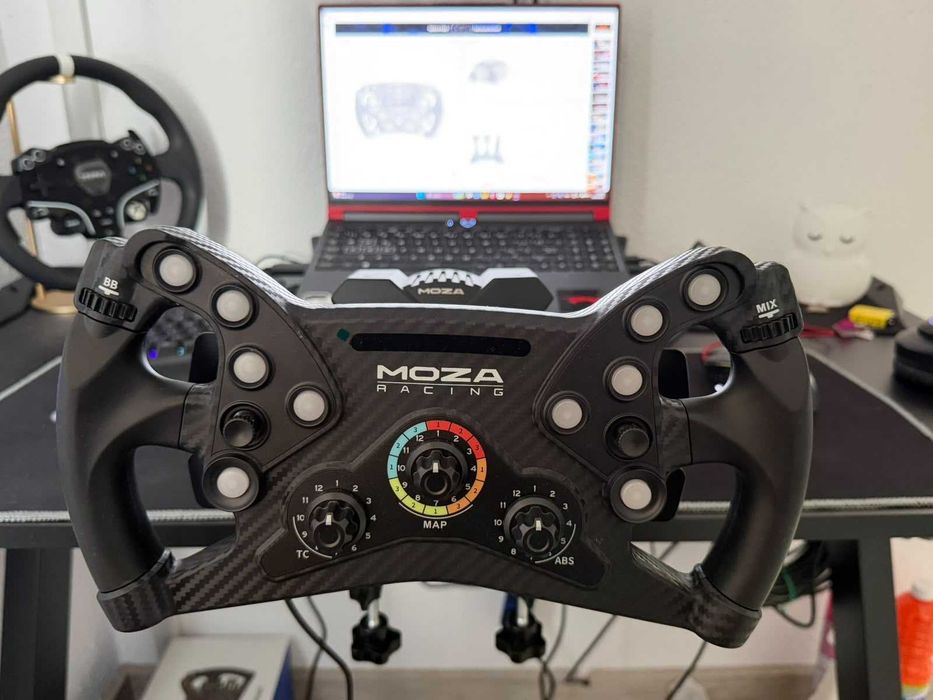 Kit Sim Racing MOZA R3 – Bază Direct Drive + 2 Volane + Pedale