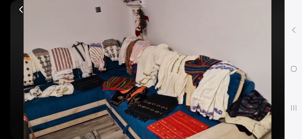 Vând haine populare vechii