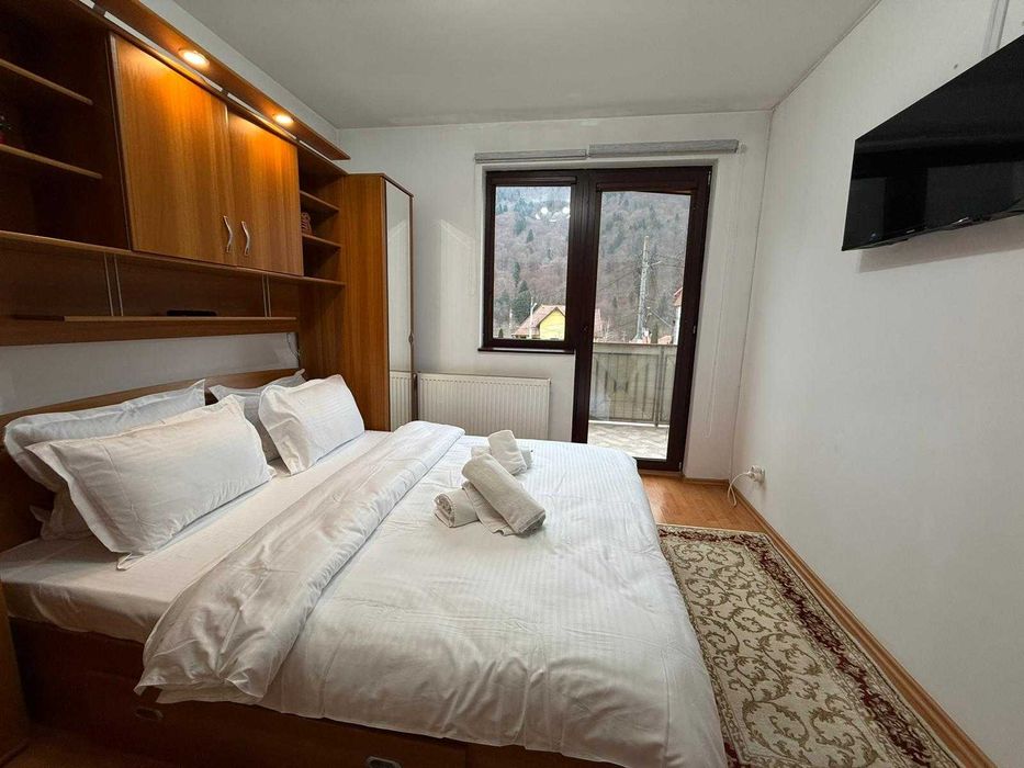Apartament 2 camere bloc nou, vedere la munte, se acceptă carduri de vacanță