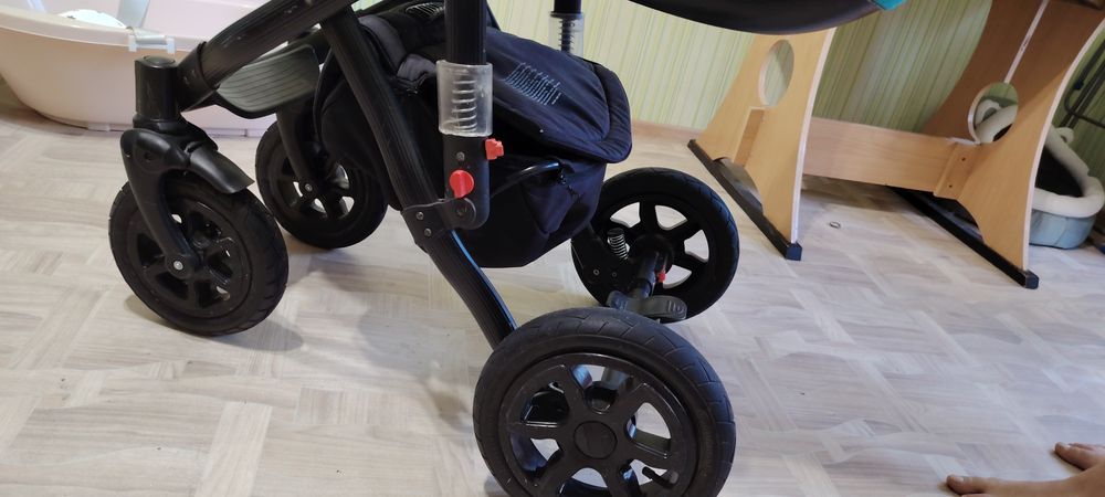 Продам коляску все сезоны