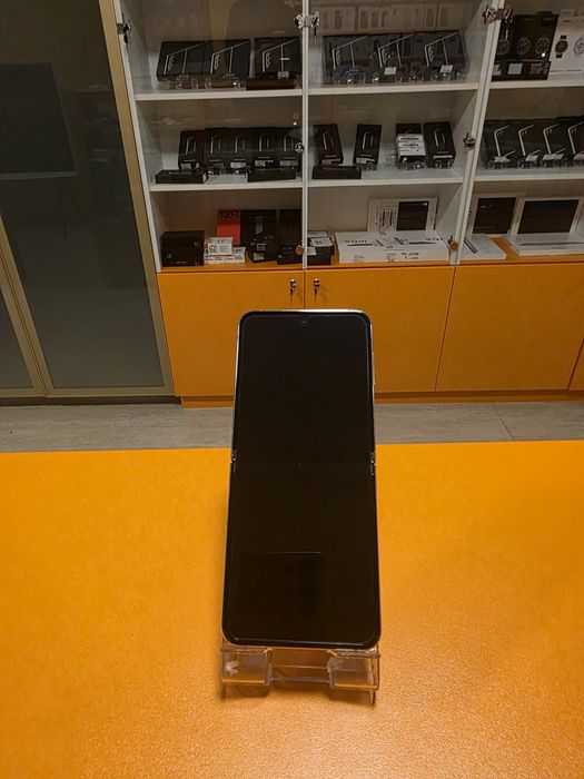 Samsung Z Flip5  256gb 8gb ram, resigilat Lavander factura garantie