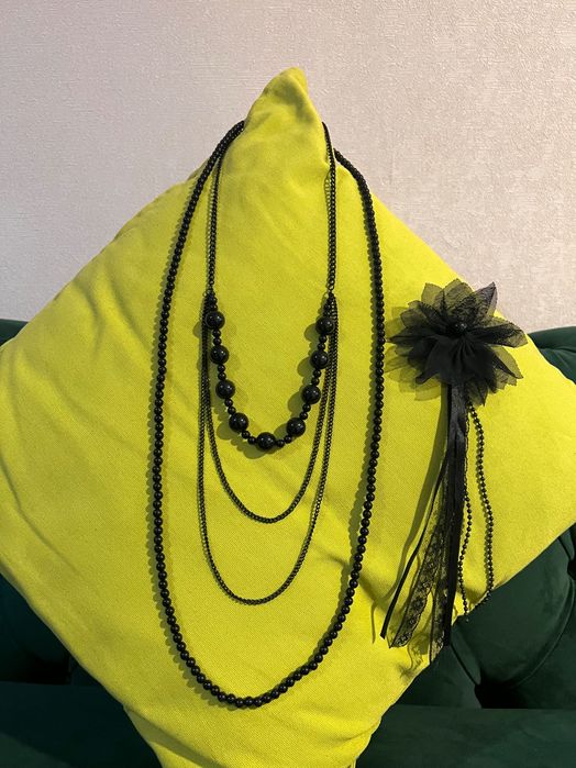 Бусы сложной формы с брошью