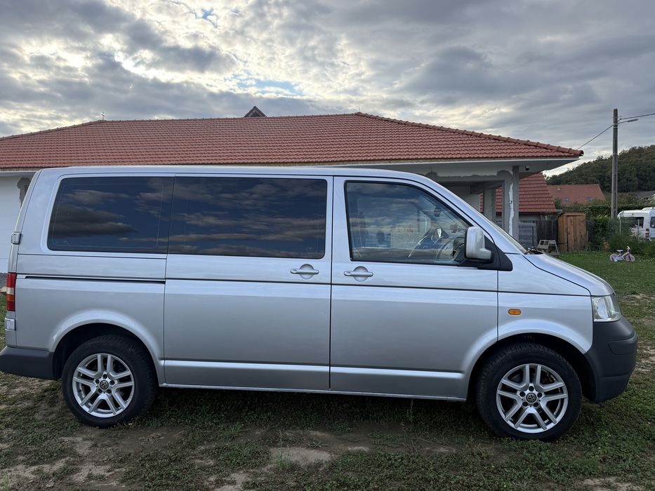 Volkswagen T5 8+1 locuri 1,9 TDI 105 CP