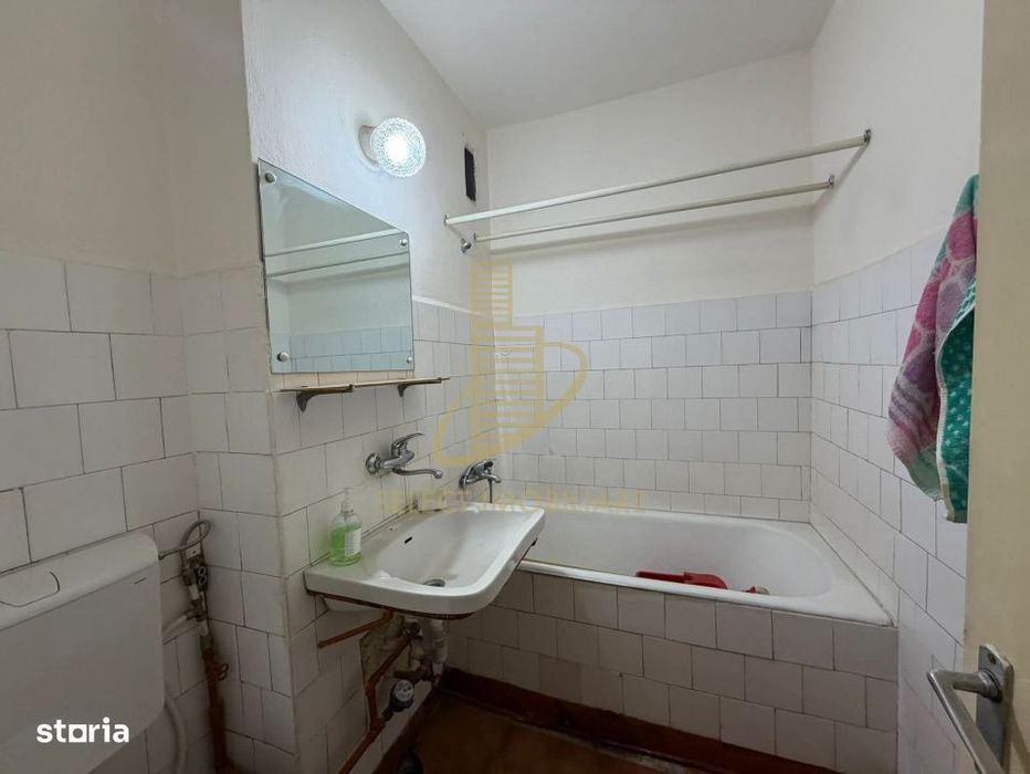 Apartament de 2 camere, decomandat, 49 mp., zona Decebal