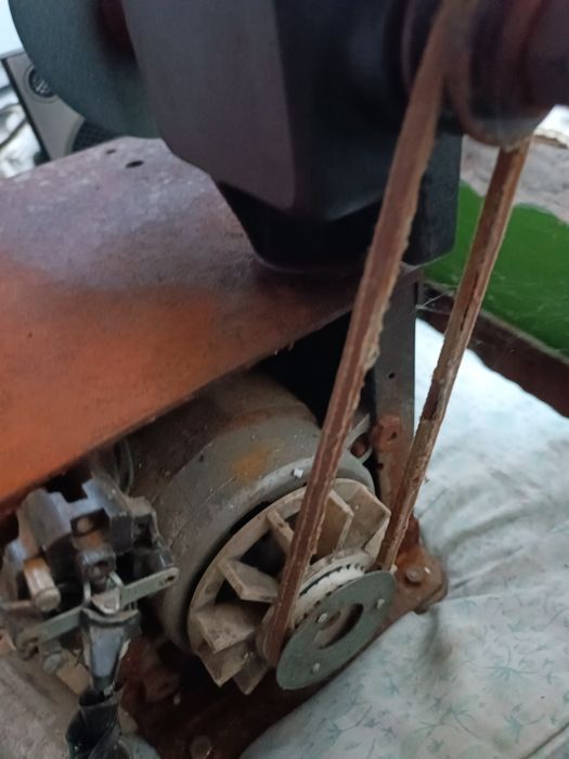 Polizor mic cu stativ greu