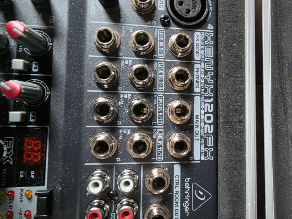 Vând mixer Behringer Xeny 1202Fx