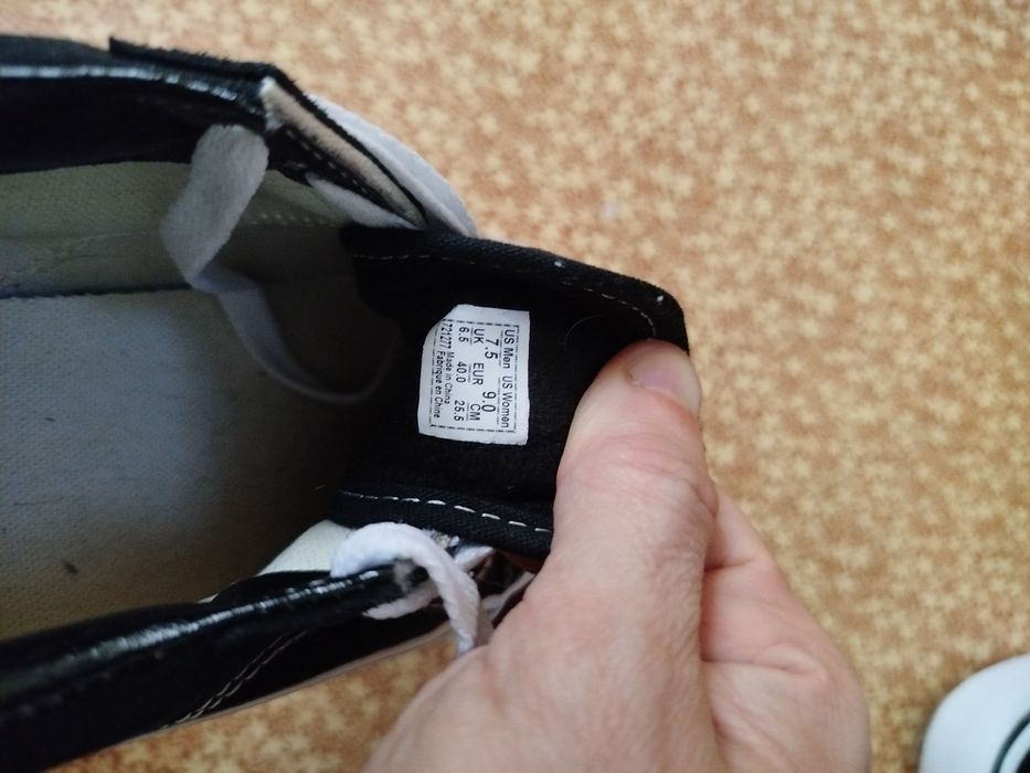 Продаю кеды vans