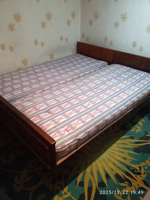 Кровати 2 шт с матрасом