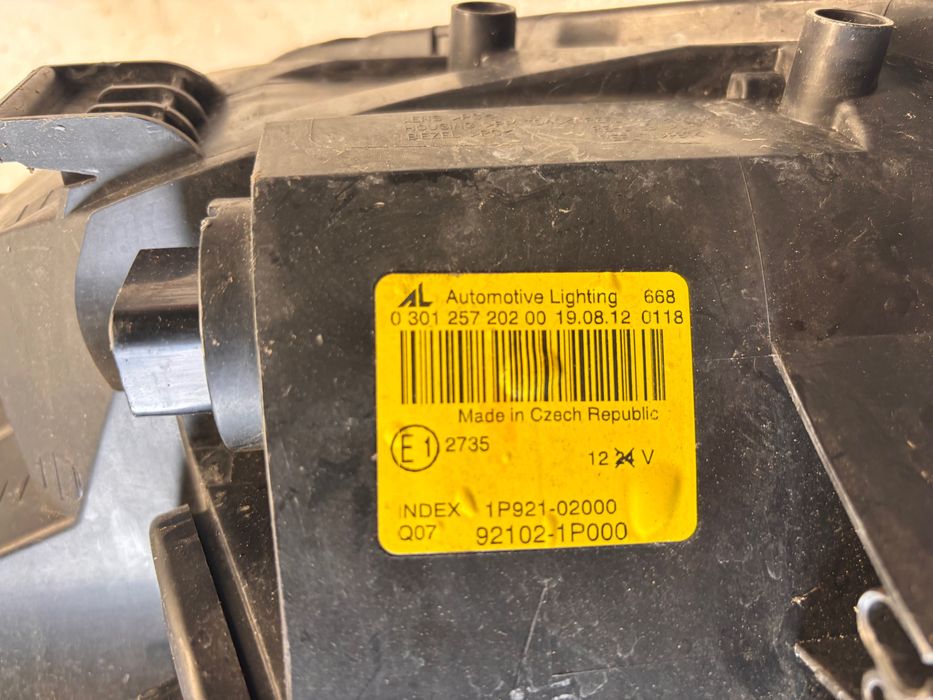 KIA Venga десен фар