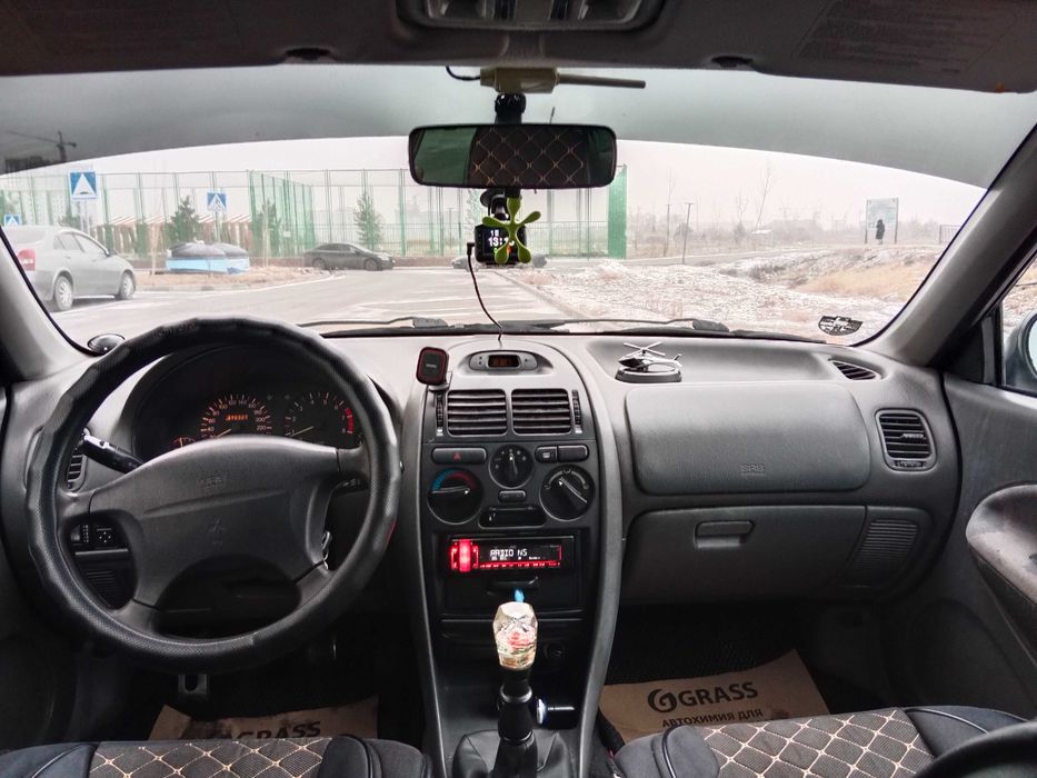 Продам машину Carisma