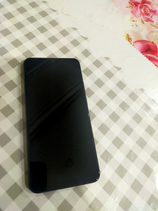 Продам срочно телефон б/у Redmi 9