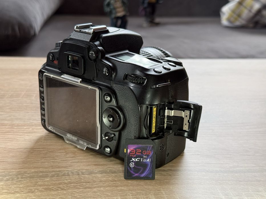 Nikon D90 и обектив