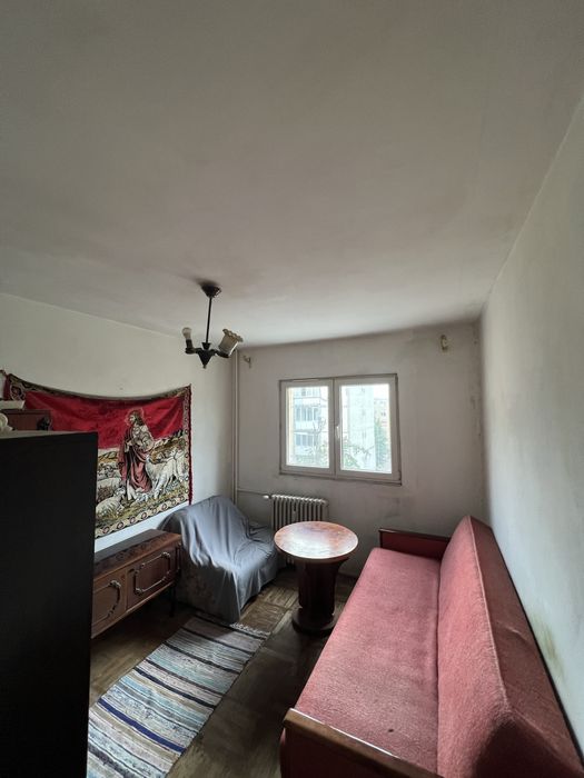 Vând apartament 3 camere zona Poetului
