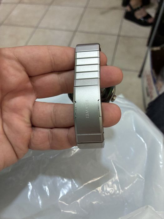 Продавам HUAWEI Watch GT 6 Pro Titanium 46mm