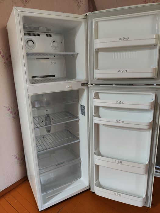 Продам холодильник LG