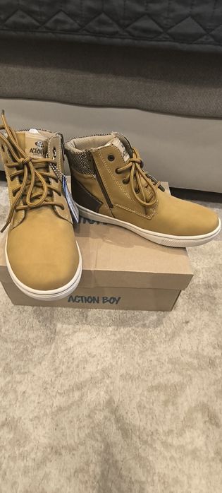 Детски нови маратонки, спортни обувки и планински обувки с етикет