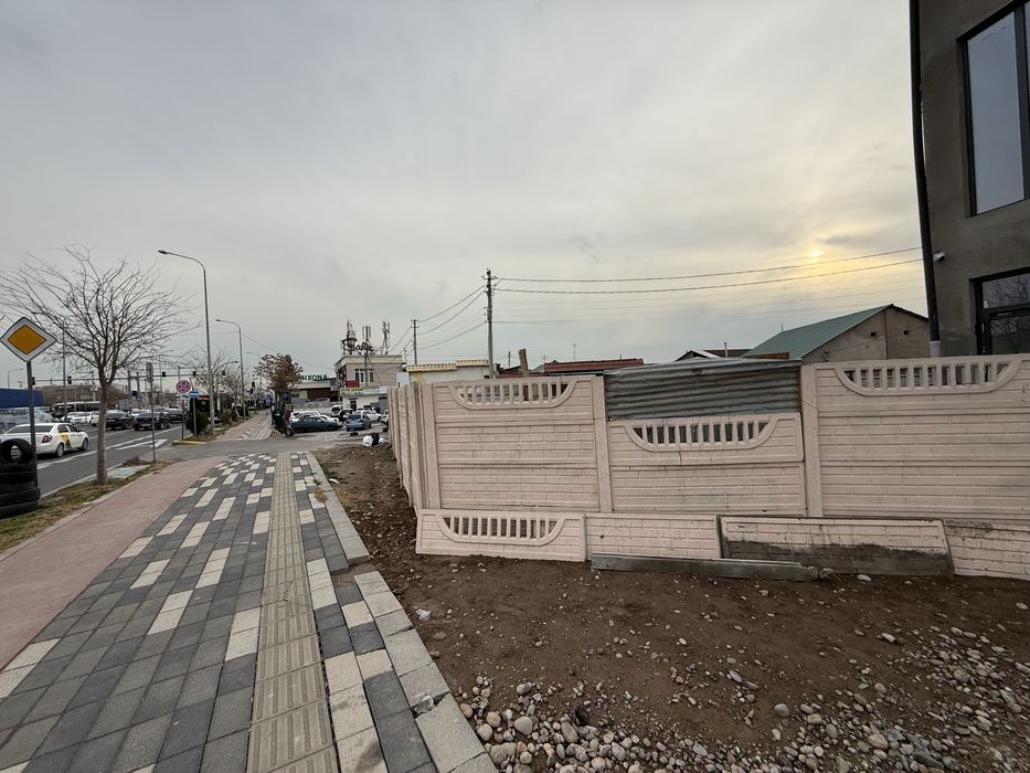 Продам землю 2.1 сотки в доль дороги