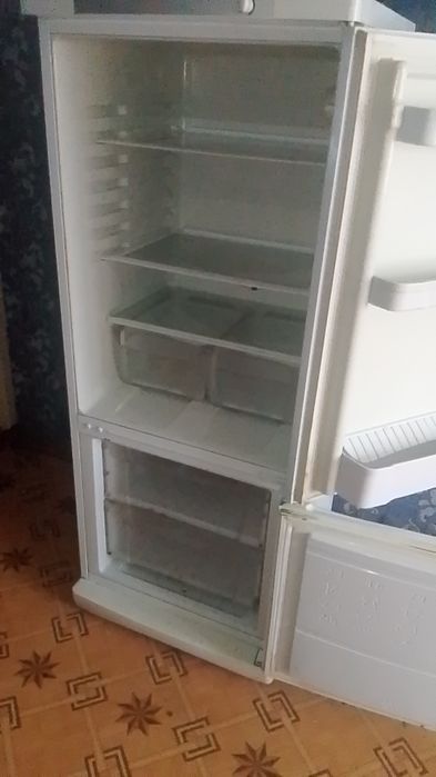Продам холодильник indesit