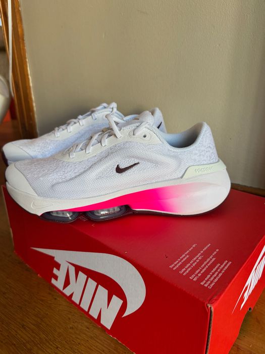 Преливащ Найк бял с розово, W Nike Versair