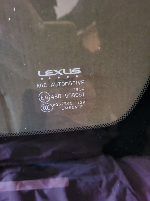 Лобовой  от Lexus.