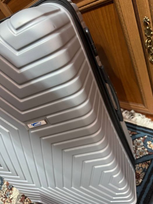 Продаются чемоданы