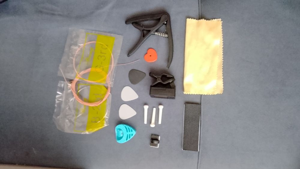 новая  акустическая гитара