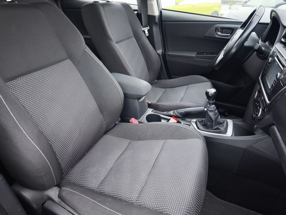 Toyota Auris 1.3VVT-i Euro 5 an 2013 Benzina 6+1 trepte