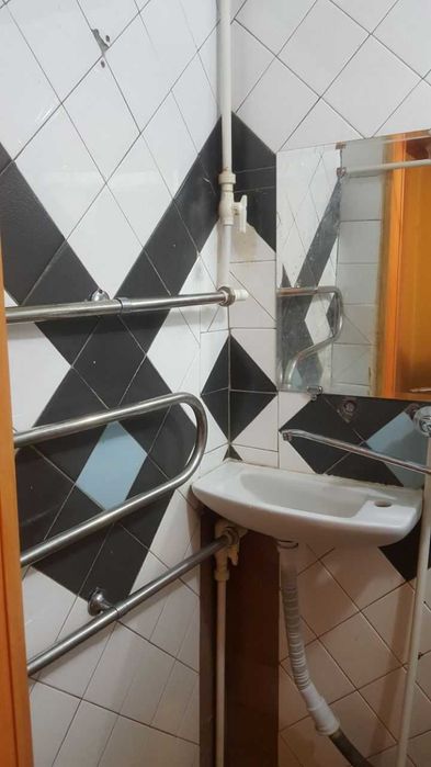 Сотилади 1 хона килинди 2 хона. Продаётс 1-комн переделка в 2ух комнат