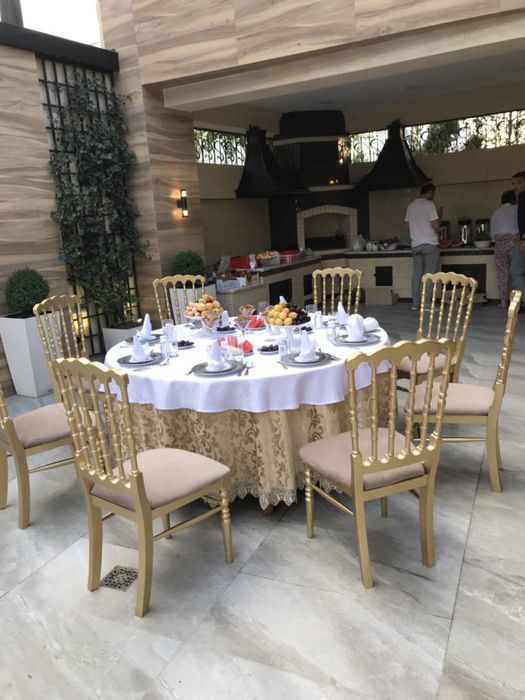 Dasturxon sotiladi 1,40x2,80  2,80x2,80