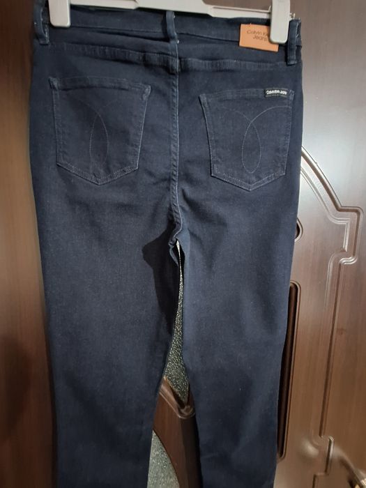 Blugi noi Calvin Klein pentru damă