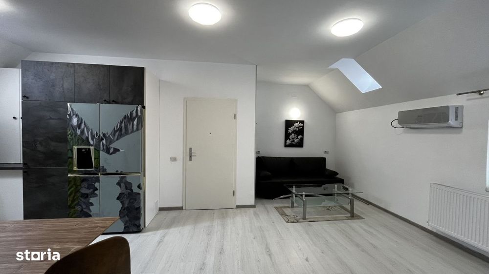 Apartament cu 3 camere in zona Centrala/ Strada Lunga