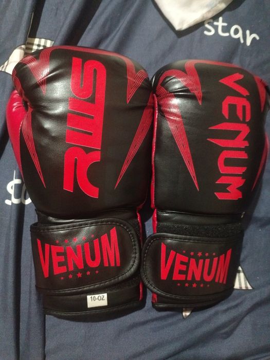 Боксёрские перчатки