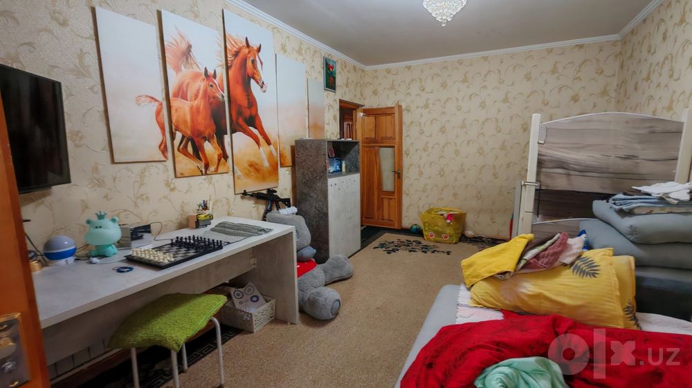 Продается квартира Юнусабад 18 квартал, 2/1/4. Своя