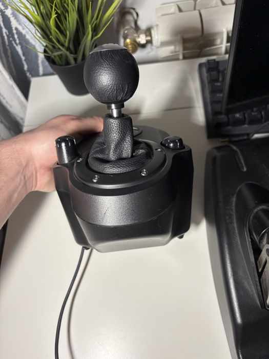 Schimbător Logitech (Shifter) – pentru G29 / G920 / G923