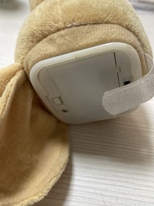 Плюшена играчка куче повтаря звуци  и движи главата