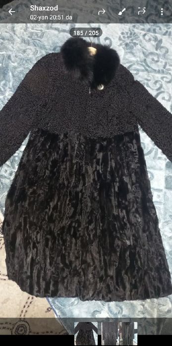 Qora koʻl teridan ishlangan palto