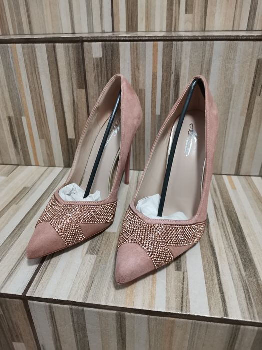 Pantofi cu toc roz prăfuit