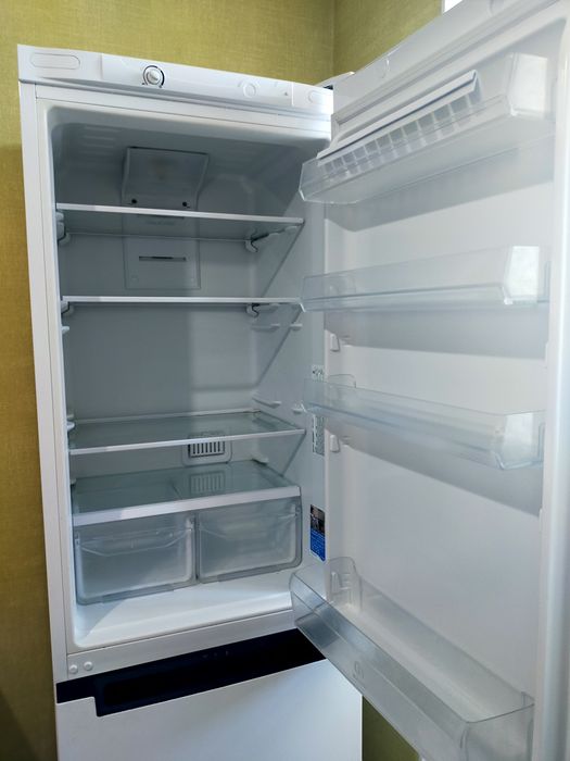 Холодильник Indesit