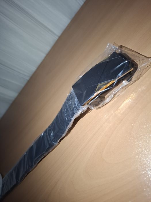 Колан от черна изкуствена кожа с автоматична желязна катарама