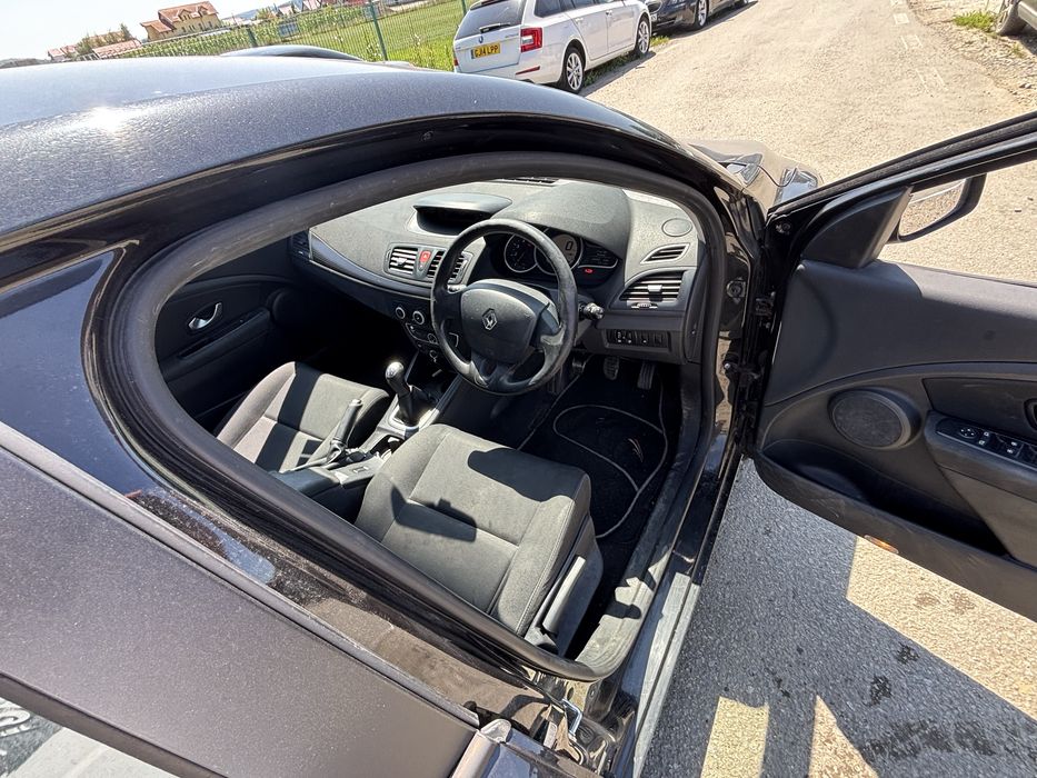 Dezmembrez Renault Megane 1.5 dci 3 III 2009 euro 4 cod motor K9K