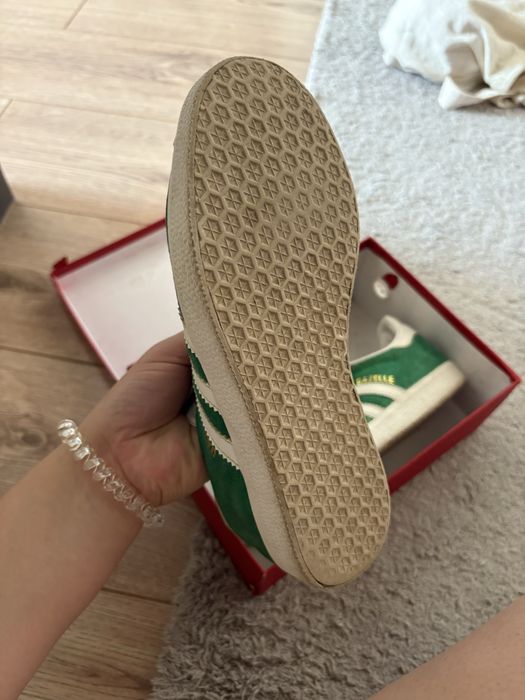 Продам кроссовки adidas