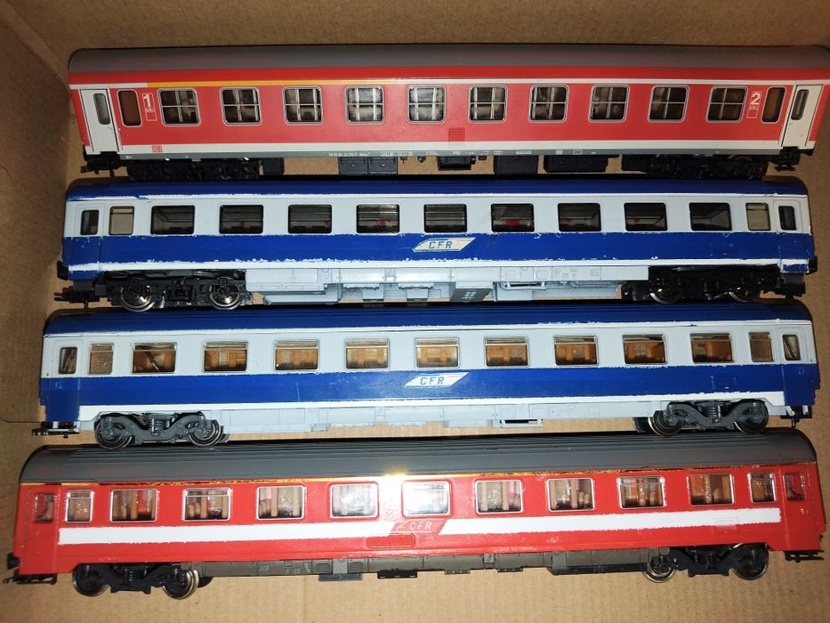 Vând vagoane HO ROCO