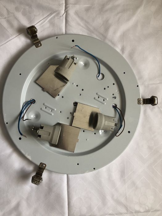 Aplica, plafoniera tavan si perete.