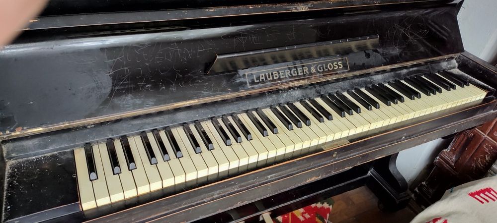Vând pianină Lauberger&Gloss