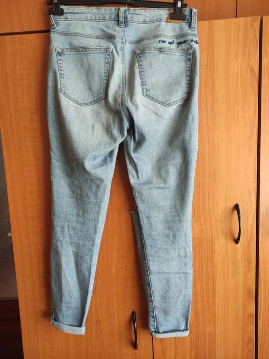 Vând blugi dama Bershka